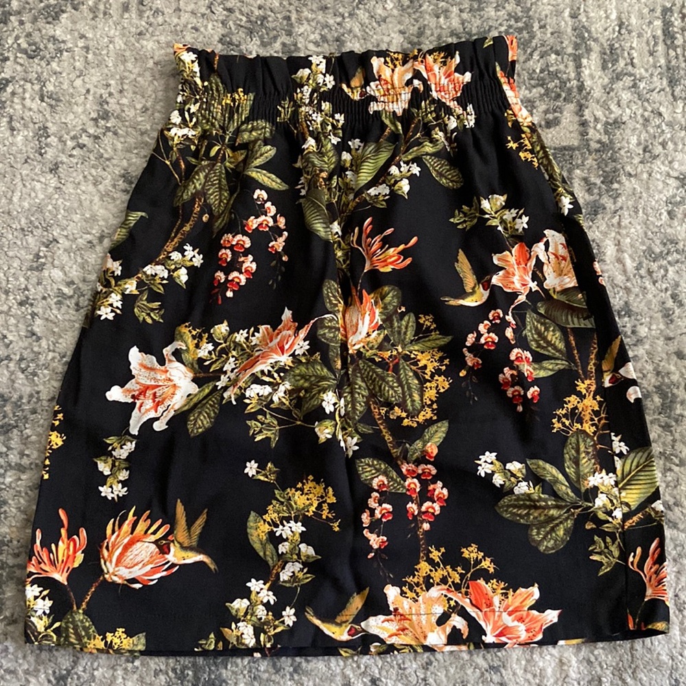 *MOVING SALE* H&M tropical skirt POCKETS
